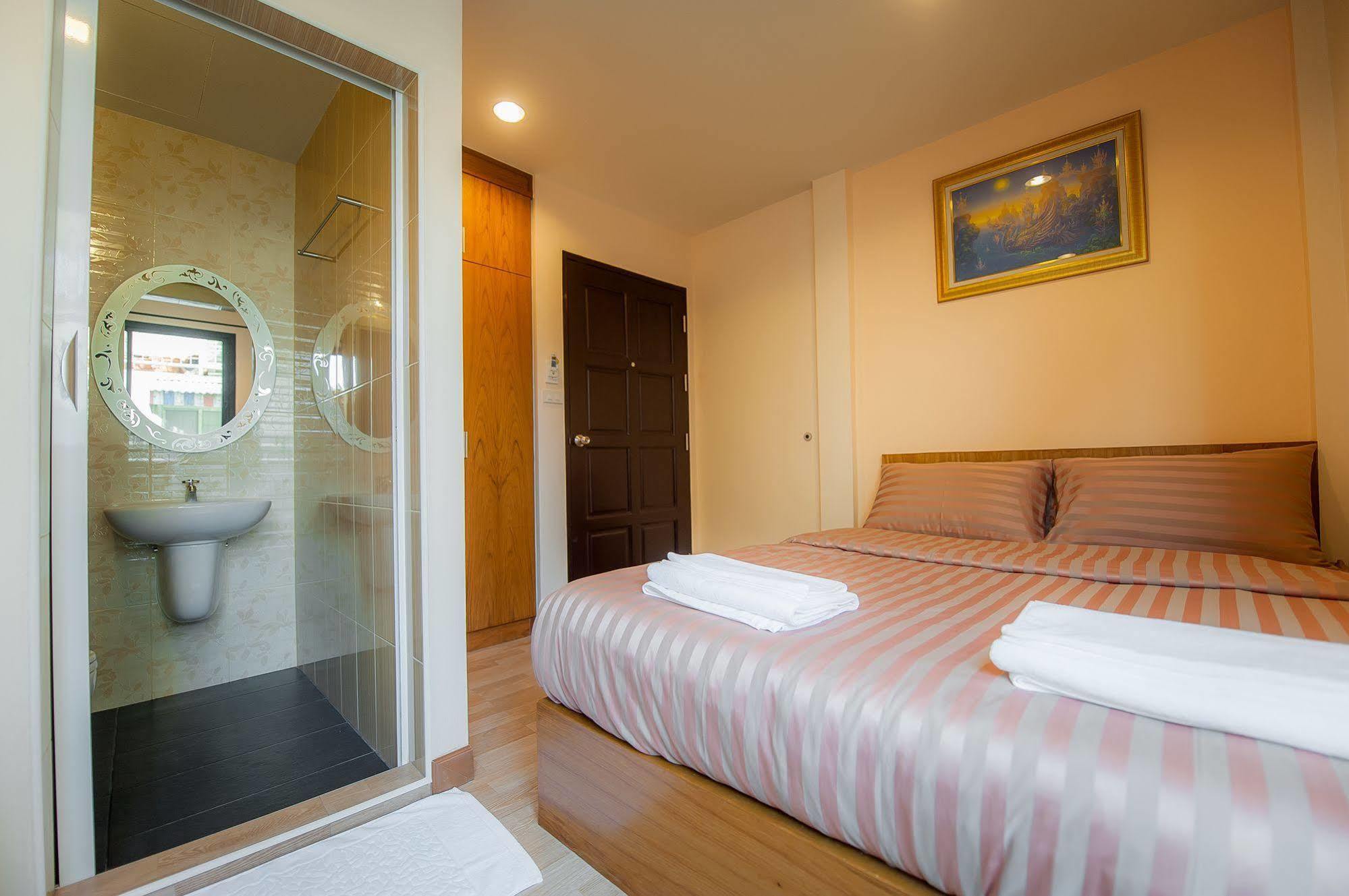 Full House Hotell Bangkok Exteriör bild