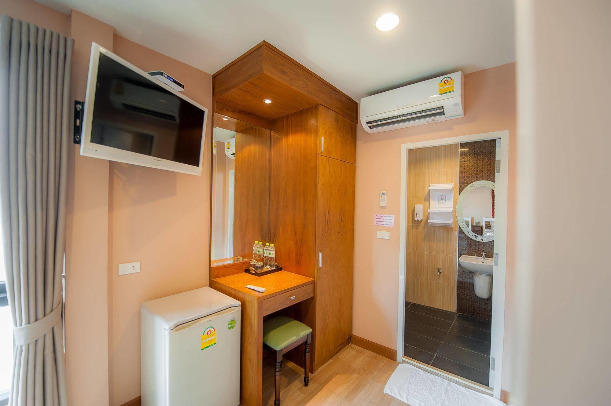 Full House Hotell Bangkok Exteriör bild